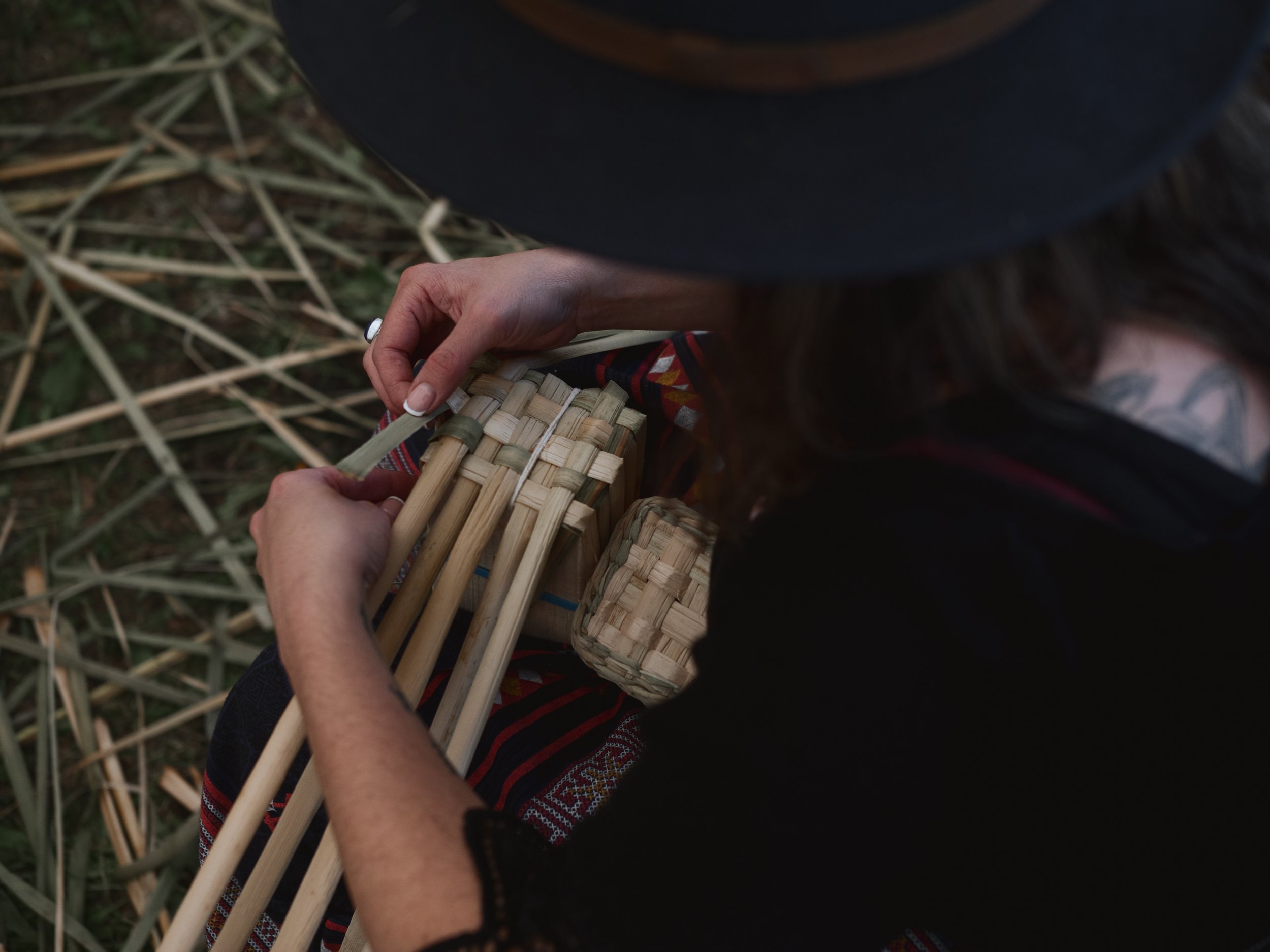 Cattail Berry Basket workshop with Freyja Ulveland