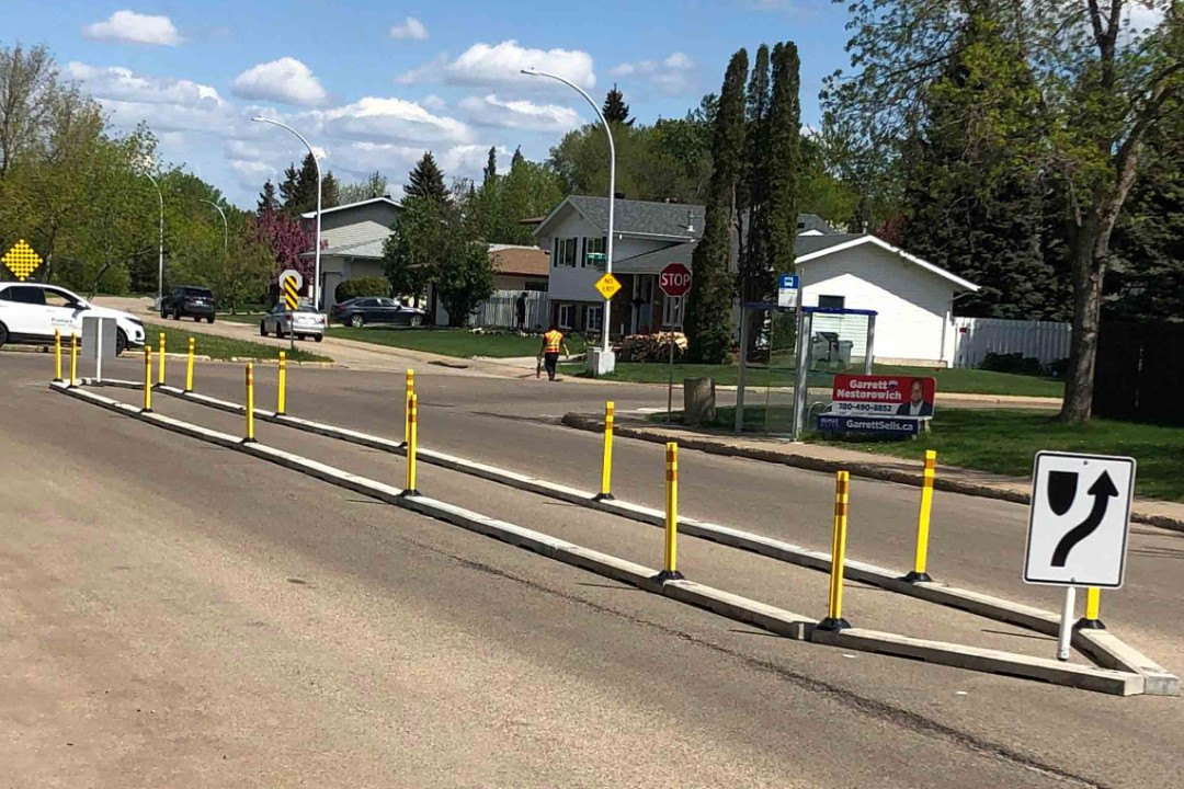 Centre meridian installed on a residential street