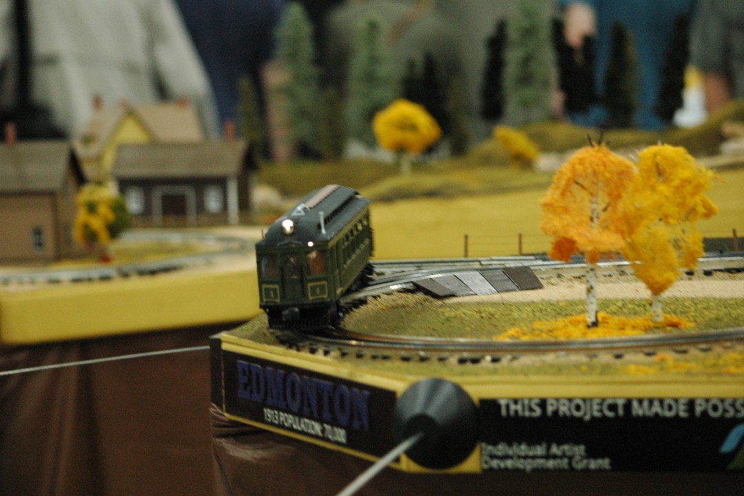 Happenings: Oct. 2-4, 2026 A model train navigates the tracks among an autumnal scene