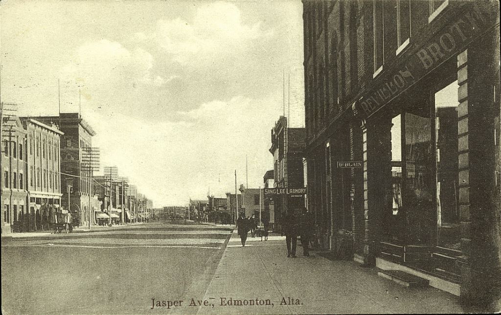 A photograph of Jasper Avenue in 1910. Credit: University of Alberta Libraries